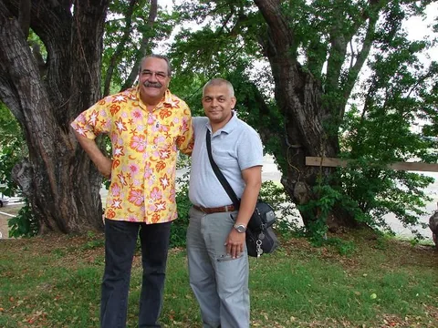 Avec_le_journaliste_Gilles_MALLET_de_RFO